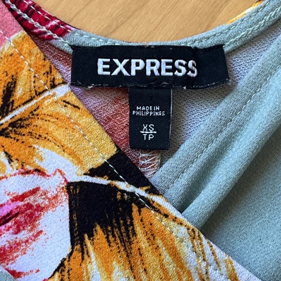 Express ~ Tropical Sage Green Wrap Dress ~ Size XS - Picture 9 of 9